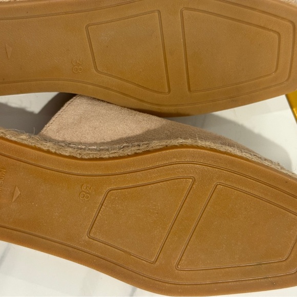 Elegant Tan Suede Espadrille Slip-Ons - Picture 6 of 6